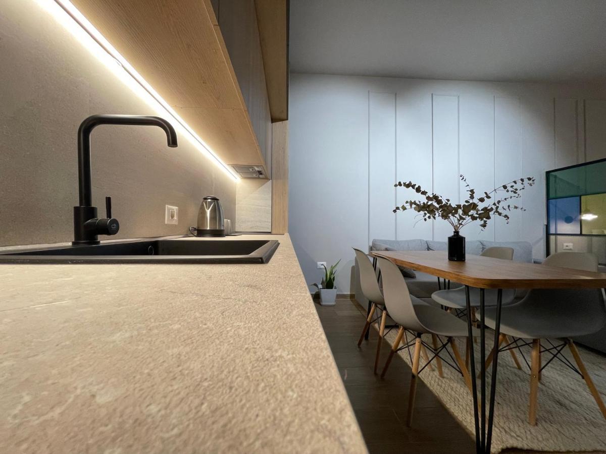Square 21 Apartments Tiranë Ngoại thất bức ảnh