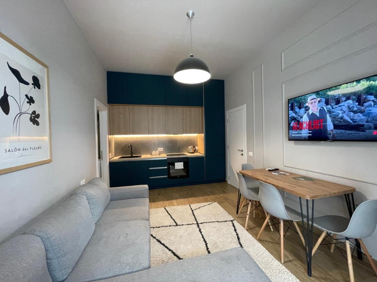 Square 21 Apartments Tiranë Ngoại thất bức ảnh