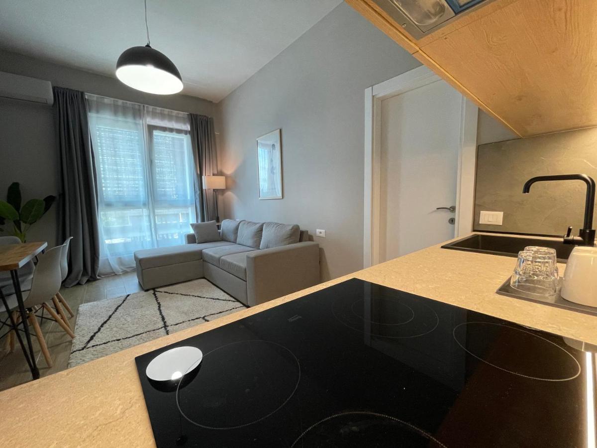 Square 21 Apartments Tiranë Ngoại thất bức ảnh